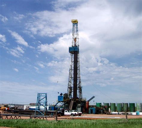 According to the National Average, the monthly wage is $1,757 per month. . North dakota oil field jobs